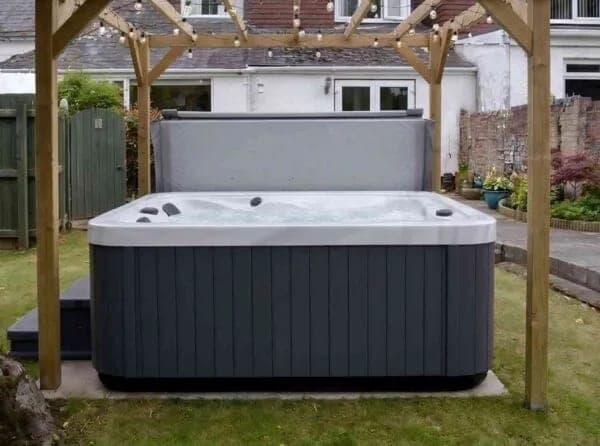 Bliss Luxury V2 hot tub — photo 5