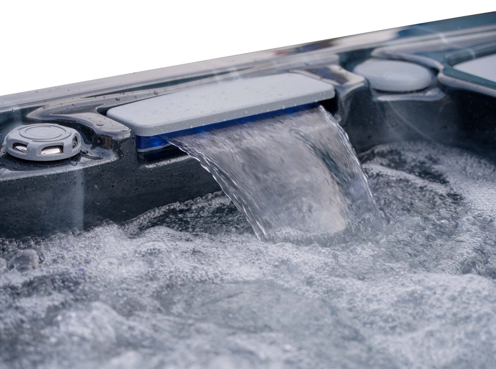 LimaTwo hot tub10